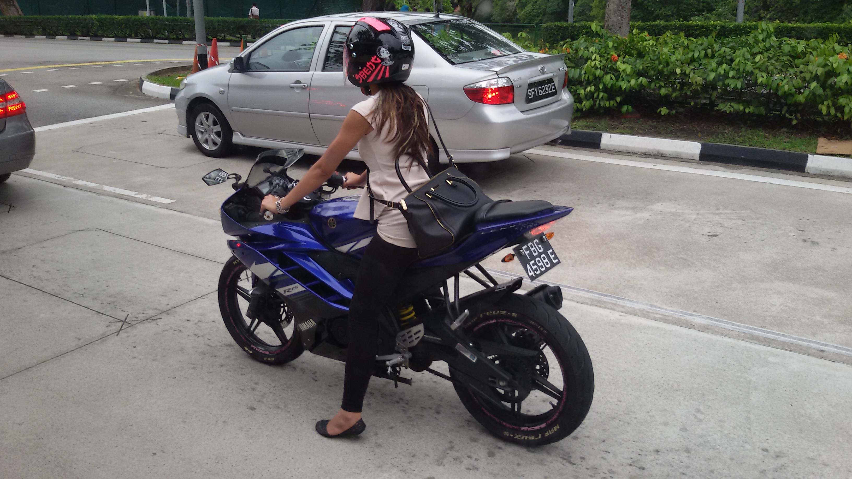 Lady Biker Riding Yamaha YZF R15 In Singapore The Green Blog