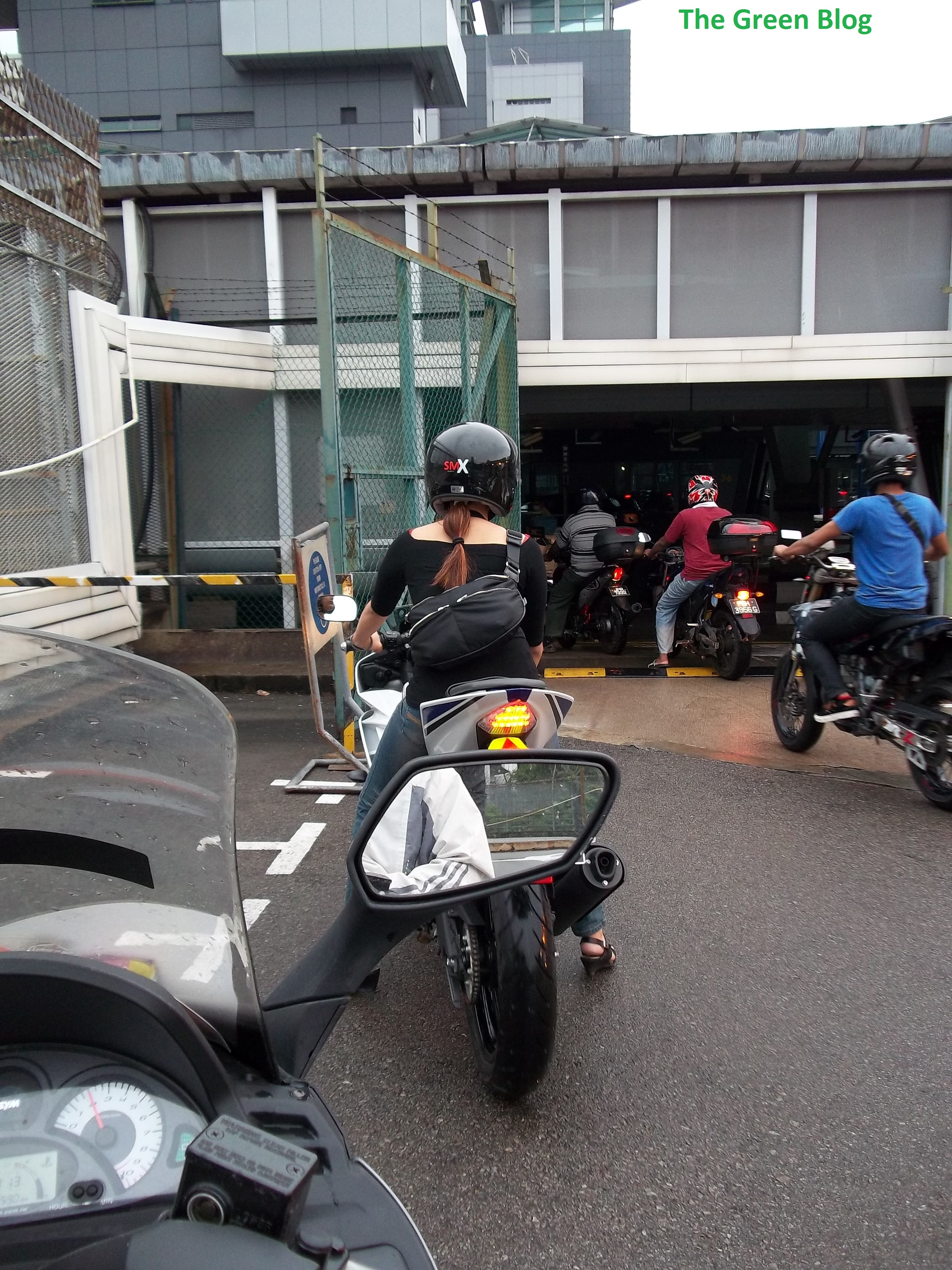 Manfaat Helm Bagi Pengendara Sepeda Motor Di Jalan Raya The